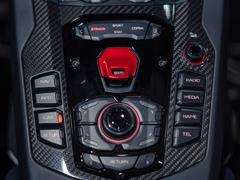 Used 2020 Lamborghini Aventador SVJ AWD/4WD image 26