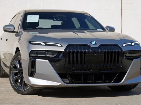 Used 2023 BMW 740i RWD image 4