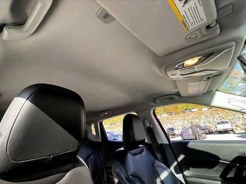 Used 2018 Jeep Compass Latitude image 19