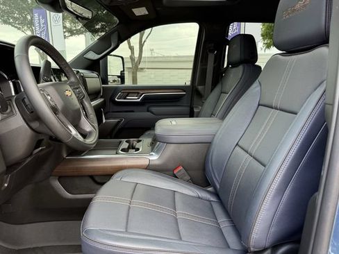 Used 2025 Chevrolet Silverado 2500 High Country w/ Technology Package AWD/4WD image 21