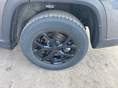 Used 2024 Jeep Grand Cherokee L Altitude AWD/4WD image 6