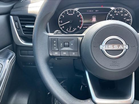 Used 2024 Nissan Rogue SV FWD image 23
