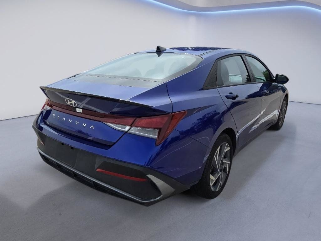 Used 2025 Hyundai Elantra Sport FWD image 6