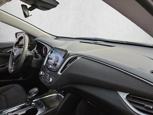Used 2025 Chevrolet Malibu LT image 22