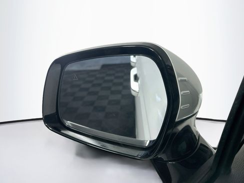 Used 2025 Kia Carnival FWD image 16
