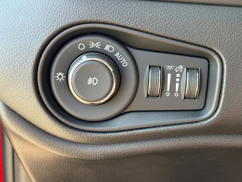 Used 2022 Jeep Renegade Latitude AWD/4WD image 21