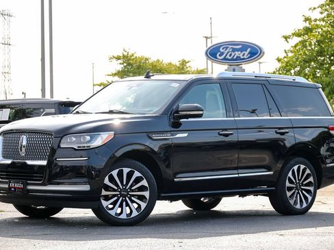 Certified 2022 Lincoln Navigator Reserve AWD/4WD image 2