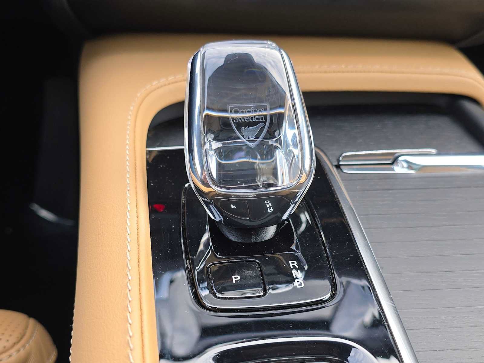 Certified 2024 Volvo XC90 T8 Ultimate w/ Protection Package Premier AWD/4WD image 31