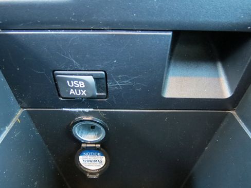 Used 2013 Toyota Venza XLE image 26