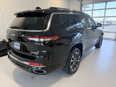 Used 2022 Jeep Grand Cherokee L Overland w/ Luxury Tech Group IV AWD/4WD image 3