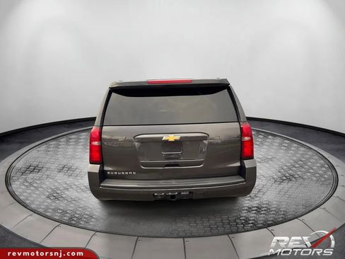 Used 2017 Chevrolet Suburban LT image 4