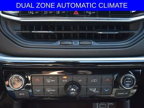 Used 2025 Jeep Compass Trailhawk AWD/4WD image 6