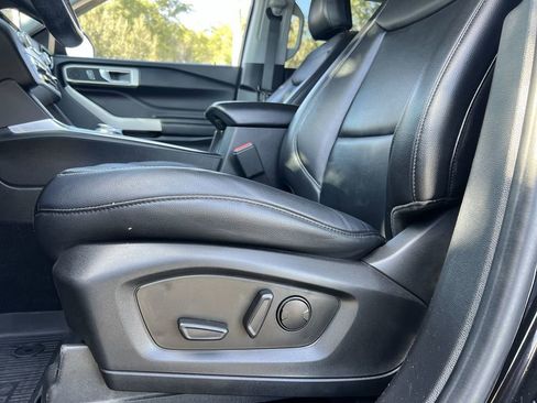 Used 2021 Ford Explorer XLT w/ Equipment Group 202A image 14