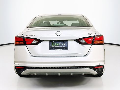 Used 2024 Nissan Altima 2.5 SV image 7