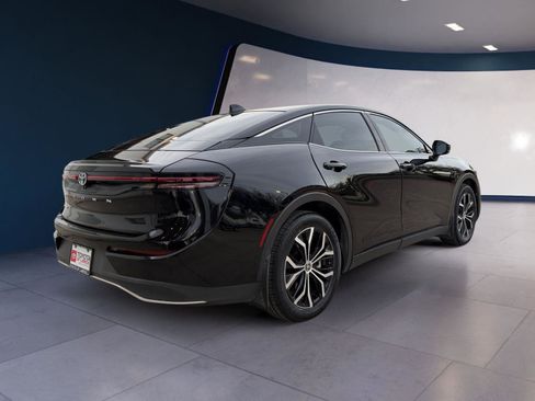 Used 2024 Toyota Crown XLE image 5