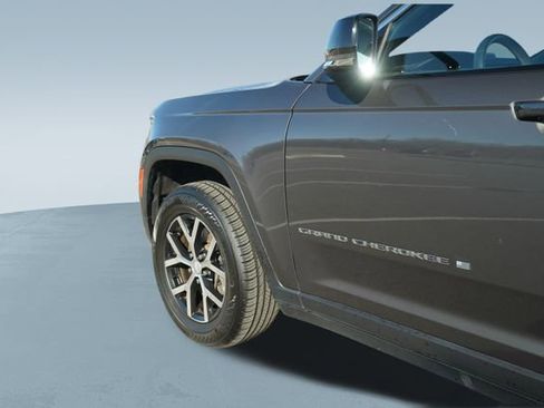 Used 2023 Jeep Grand Cherokee L Limited image 37