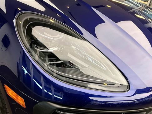 Used 2022 Porsche Macan w/ Premium Package Plus image 27