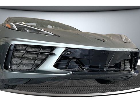Used 2024 Chevrolet Corvette Stingray Preferred Cpe w/ Body-Color Dual Roof Package RWD image 29
