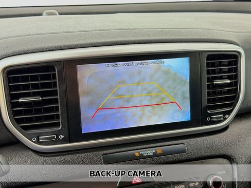 Used 2020 Kia Sportage LX image 4