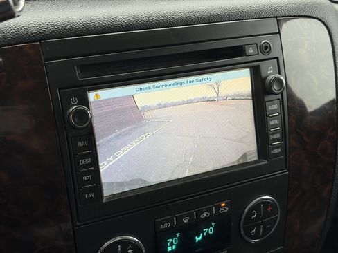 Used 2011 GMC Sierra 2500 Denali w/ Suspension Package, Off-Road AWD/4WD image 36