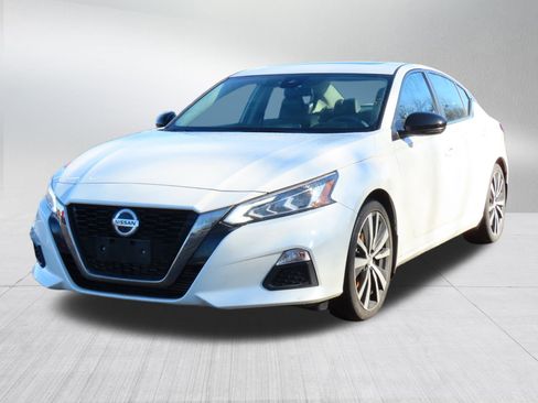 Used 2020 Nissan Altima 2.0 SR image 3