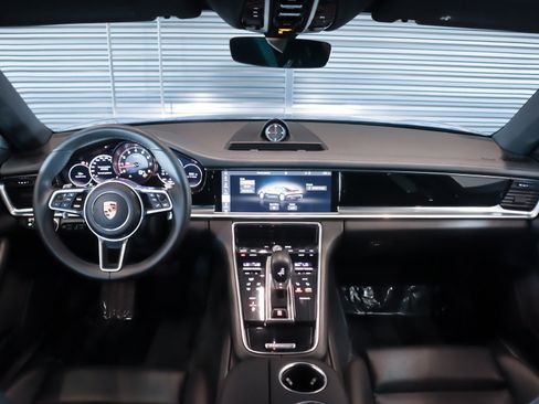 Used 2018 Porsche Panamera image 14