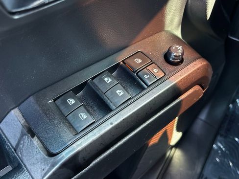 Used 2022 Toyota Tacoma TRD Off-Road AWD/4WD image 14