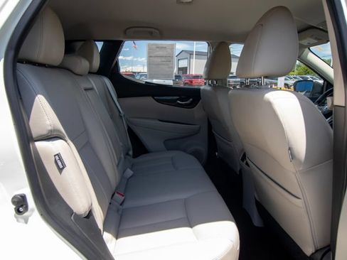 Used 2022 Nissan Rogue Sport SL FWD image 14