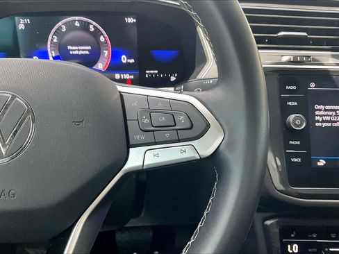 Used 2022 Volkswagen Tiguan SE w/ Panoramic Sunroof Package FWD image 25
