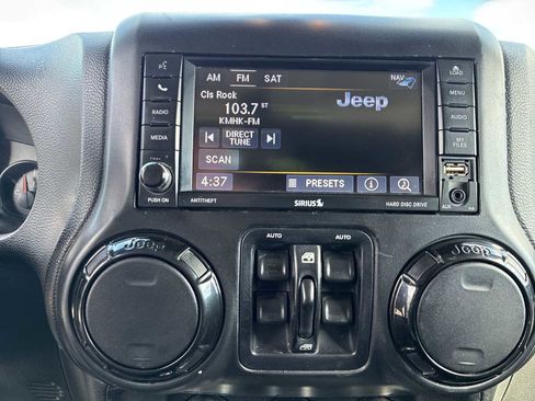 Used 2017 Jeep Wrangler Unlimited Sahara AWD/4WD image 12