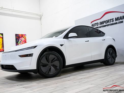 Used 2026 Tesla Model Y Long Range RWD image 4