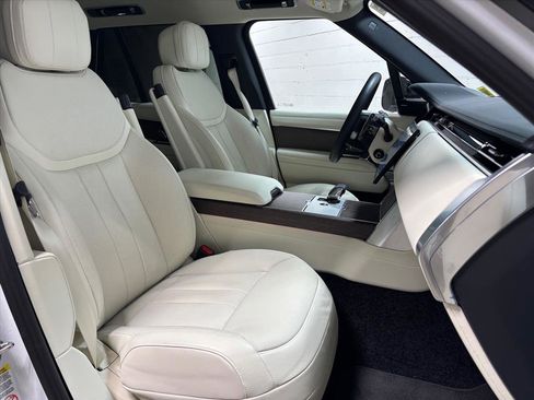 Used 2025 Land Rover Range Rover SE image 31