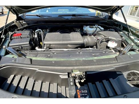 Used 2023 Chevrolet Suburban Premier image 10