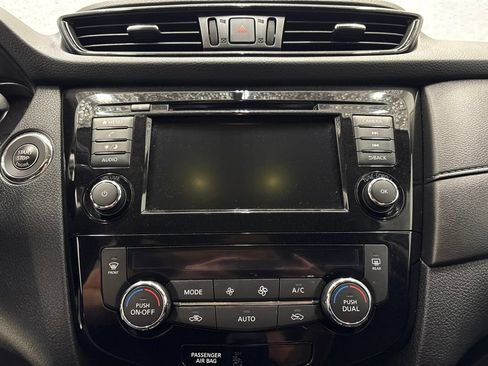 Used 2018 Nissan Rogue SV AWD/4WD image 20