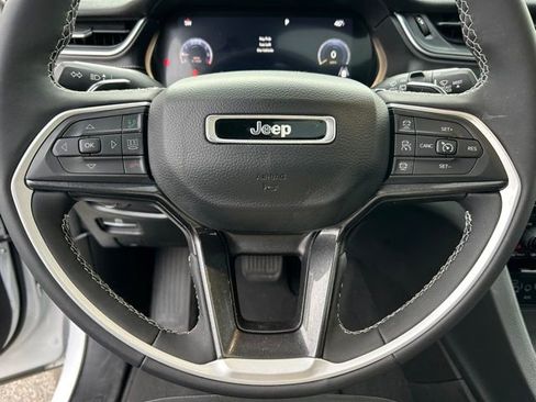 Used 2023 Jeep Grand Cherokee Altitude AWD/4WD image 32