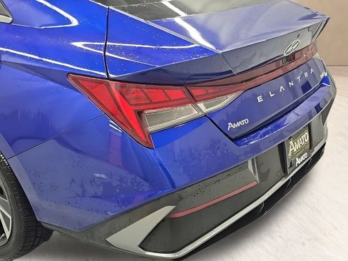 Certified 2025 Hyundai Elantra Limited FWD image 45