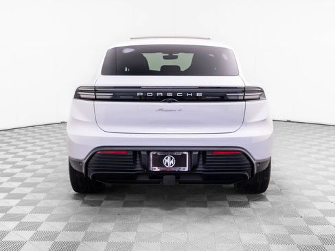 Certified 2025 Porsche Macan 4 Electric AWD/4WD image 10