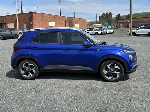 Used 2021 Hyundai Venue SEL image 9