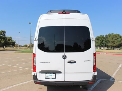 Used 2025 Mercedes-Benz Sprinter 2500 image 4