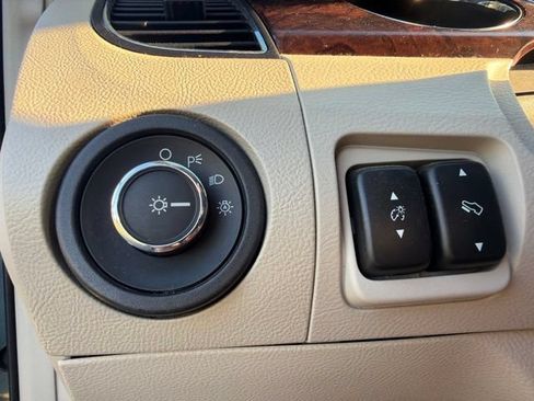 Used 2010 Ford Taurus Limited FWD image 24