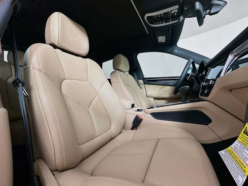 New 2026 Porsche Macan AWD/4WD image 29
