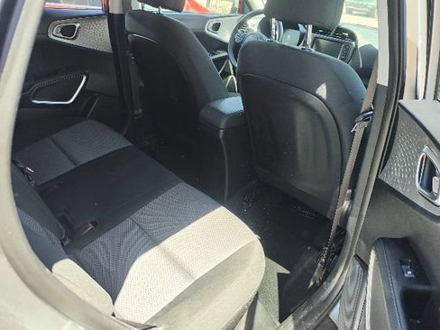 Certified 2025 Kia Soul LX w/ LX Technology Package FWD image 14