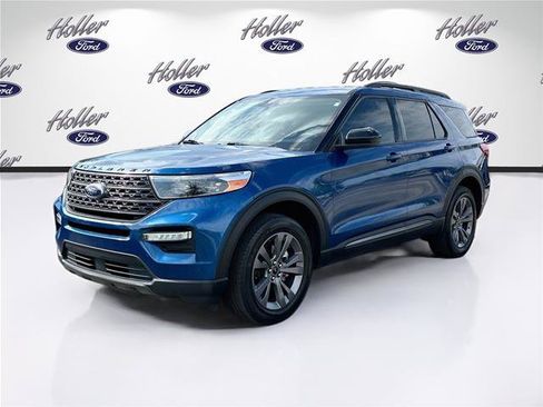 Certified 2022 Ford Explorer XLT w/ Equipment Group 202A AWD/4WD image 3
