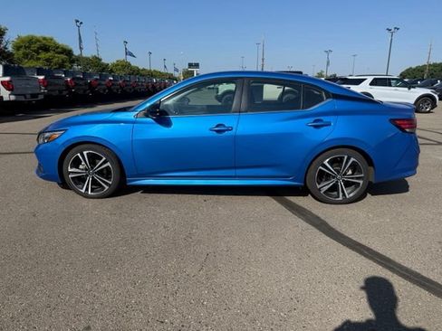 Used 2022 Nissan Sentra SR w/ Lighting Package FWD image 7