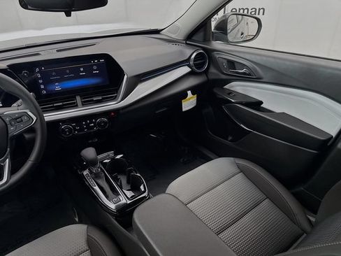 New 2026 Chevrolet Trax LT w/ Driver Confidence Package FWD image 24