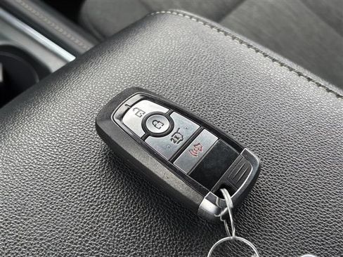 Used 2024 Ford Expedition XLT AWD/4WD image 29