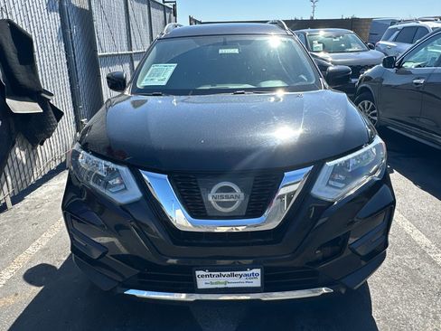 Used 2017 Nissan Rogue SV FWD image 3
