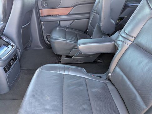 Used 2024 Lincoln Navigator Reserve image 16