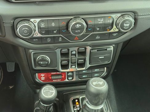 New 2026 Jeep Wrangler Unlimited Rubicon AWD/4WD image 19