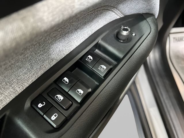 Used 2023 Jeep Compass Latitude AWD/4WD image 19
